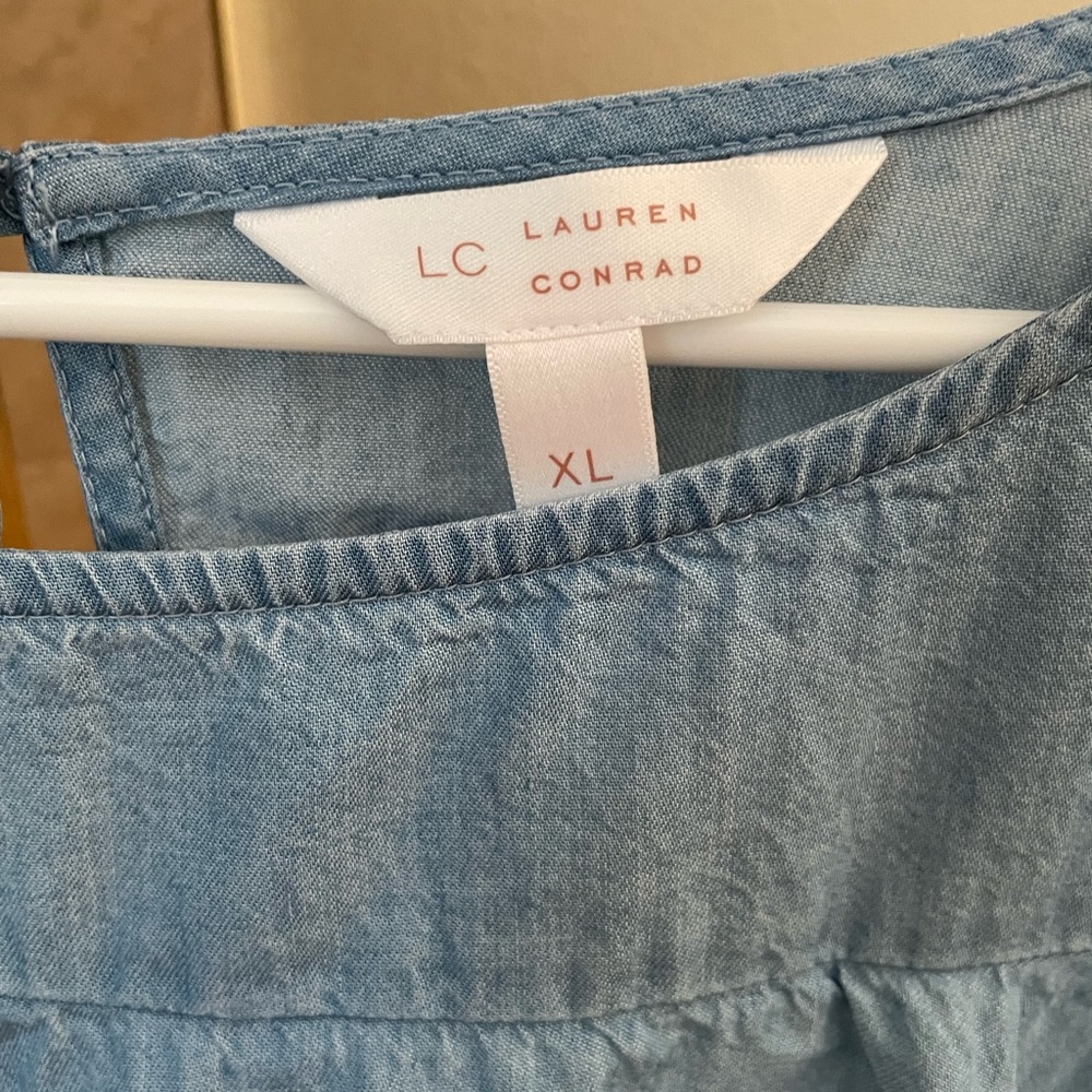 Women’s Lauren Conrad Top Size XL - Picture 2 of 4